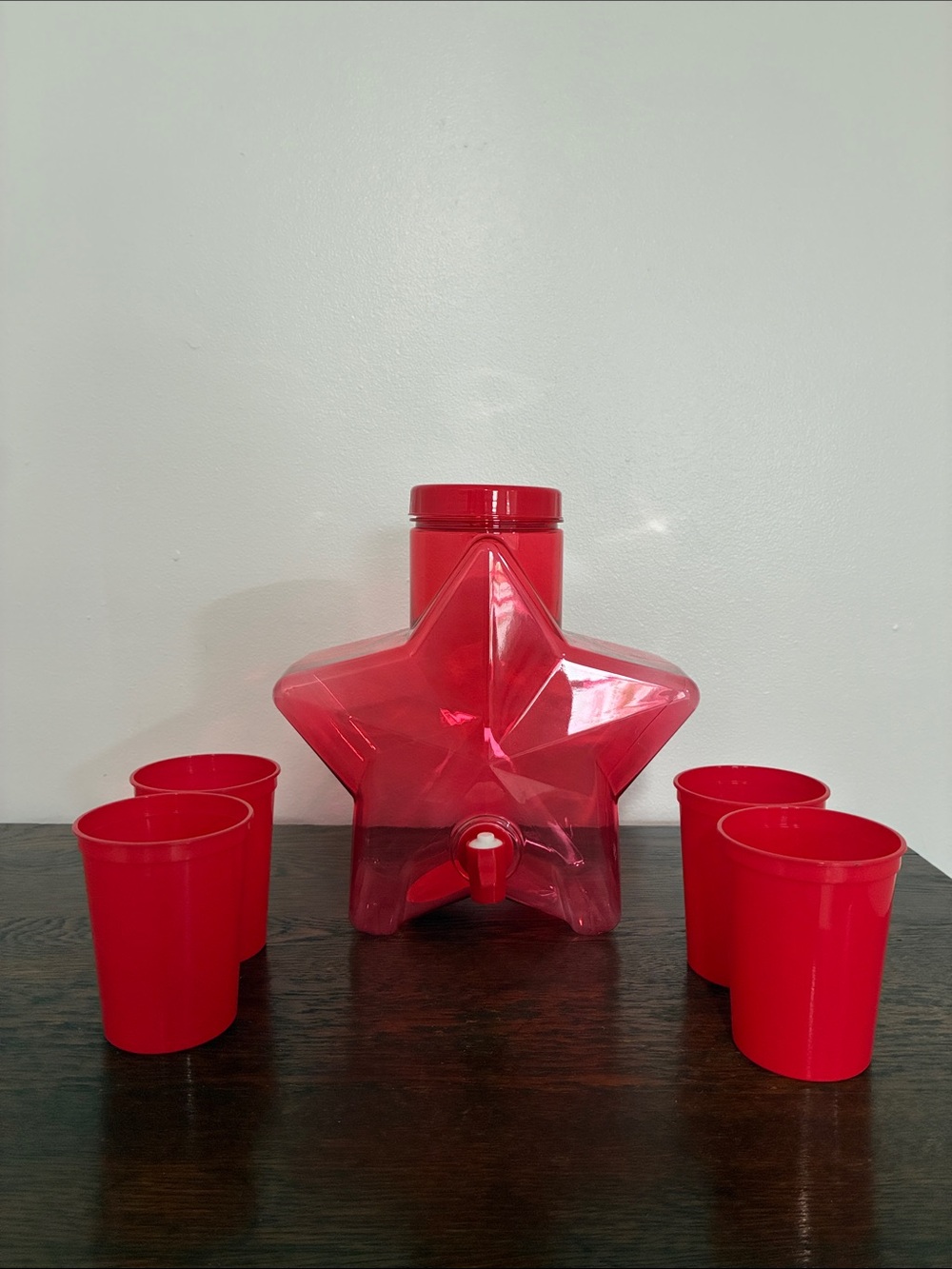 NWT- Red Star Cold Beverage Dispenser with 4 Pack Tumbler Cups Set